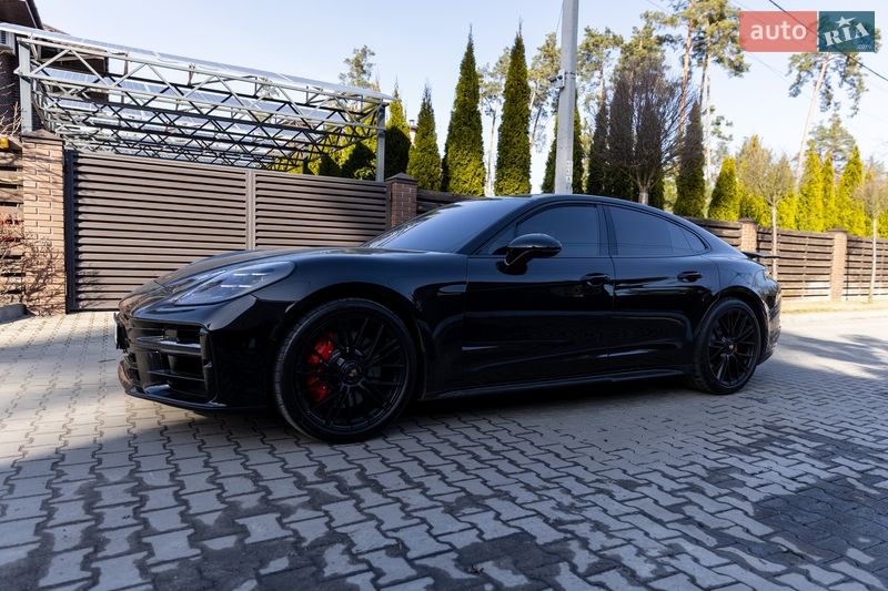 Фастбэк Porsche Panamera 2025 в Киеве