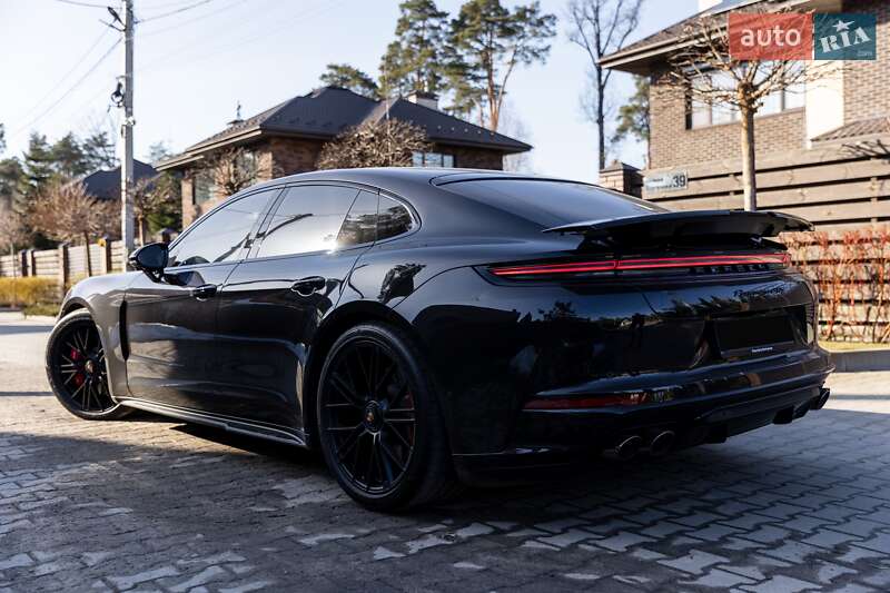 Фастбэк Porsche Panamera 2025 в Киеве