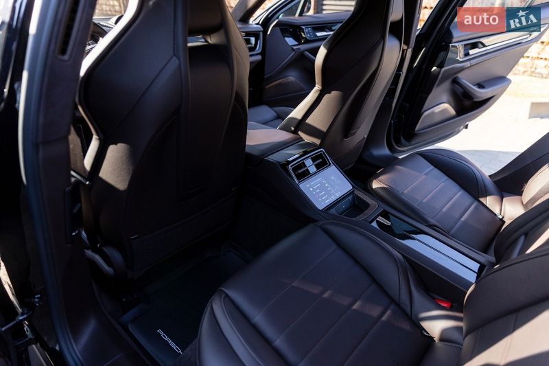 Фастбэк Porsche Panamera 2025 в Киеве
