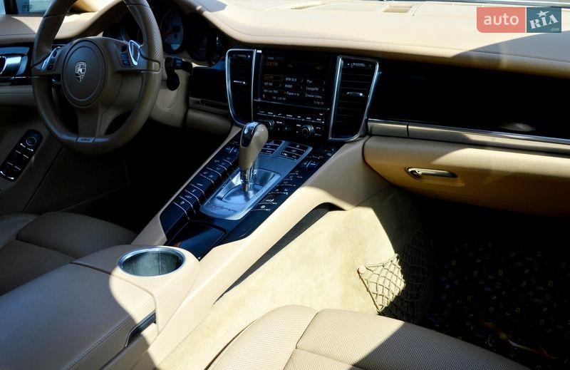 Фастбек Porsche Panamera 2011 в Одесі