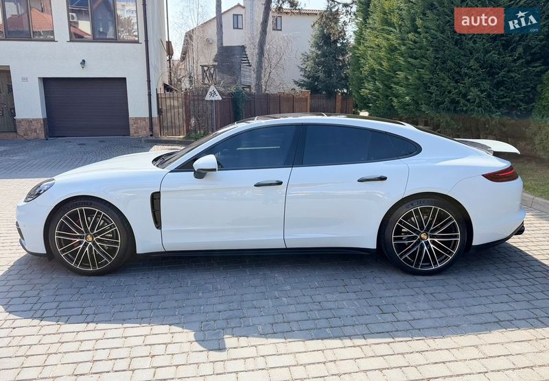 Фастбэк Porsche Panamera 2017 в Одессе