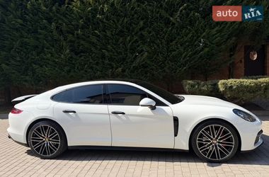 Фастбэк Porsche Panamera 2017 в Одессе
