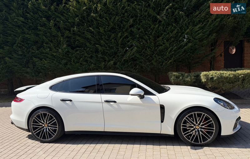 Фастбэк Porsche Panamera 2017 в Одессе