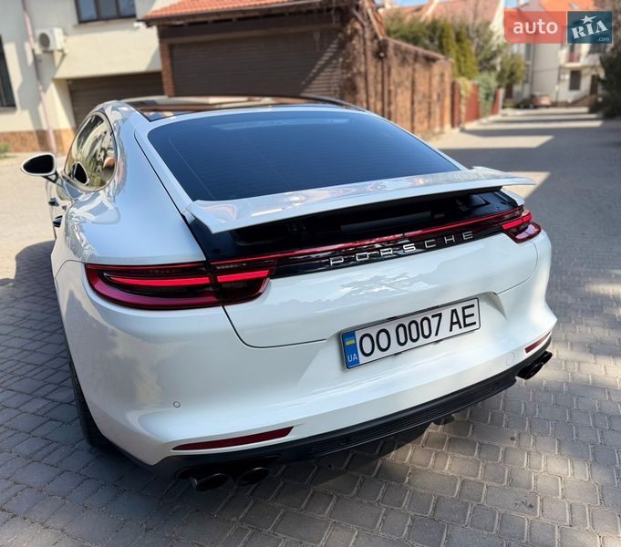Фастбэк Porsche Panamera 2017 в Одессе