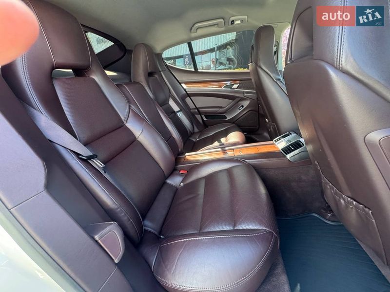 Фастбек Porsche Panamera 2012 в Києві фото 12 Фастбек Porsche Panamera 2012 в Києві