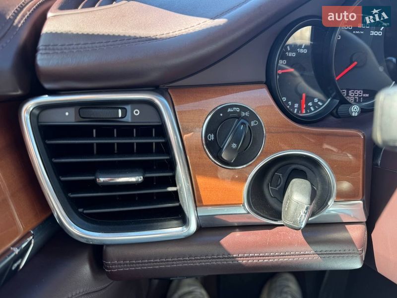 Фастбек Porsche Panamera 2012 в Києві фото 25 Фастбек Porsche Panamera 2012 в Києві