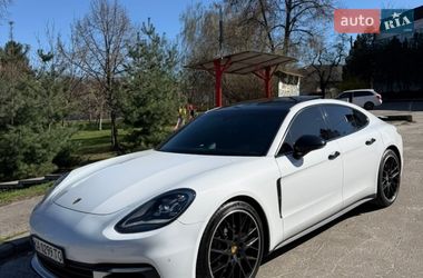 Фастбэк Porsche Panamera 2017 в Киеве