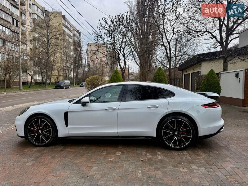 Фастбек Porsche Panamera 2017 в Києві