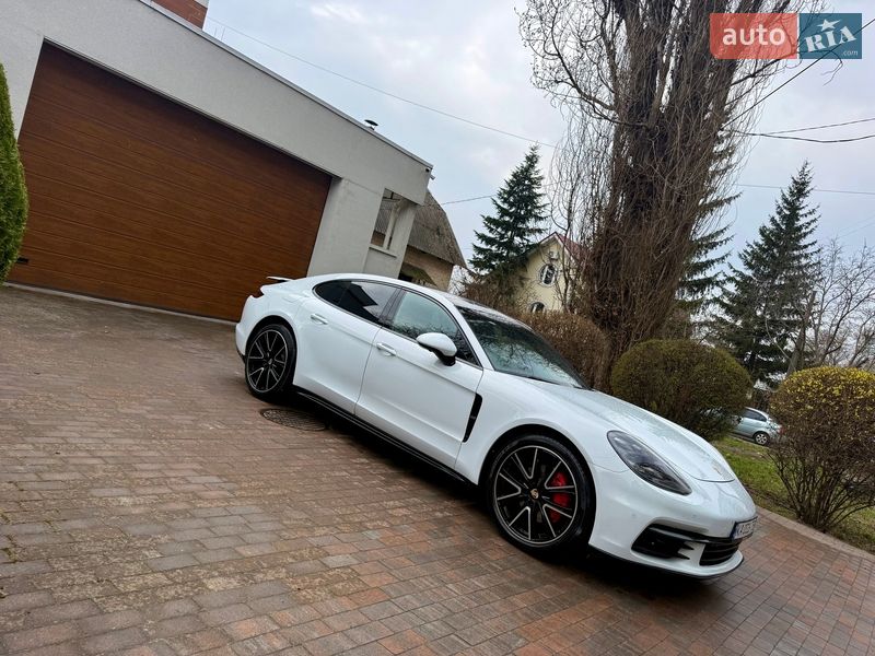 Фастбек Porsche Panamera 2017 в Києві