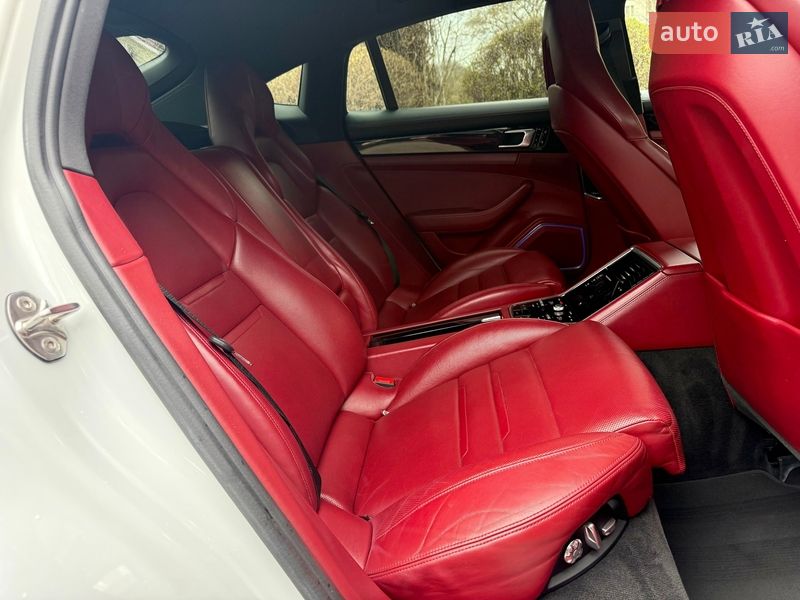 Фастбек Porsche Panamera 2017 в Києві