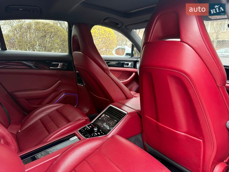 Фастбек Porsche Panamera 2017 в Києві