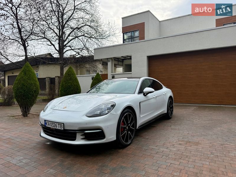 Фастбек Porsche Panamera 2017 в Києві