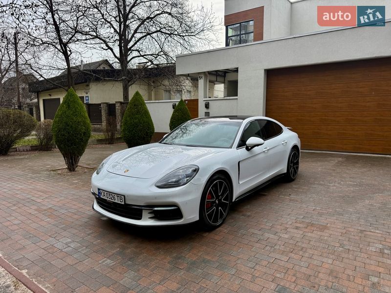 Фастбек Porsche Panamera 2017 в Києві