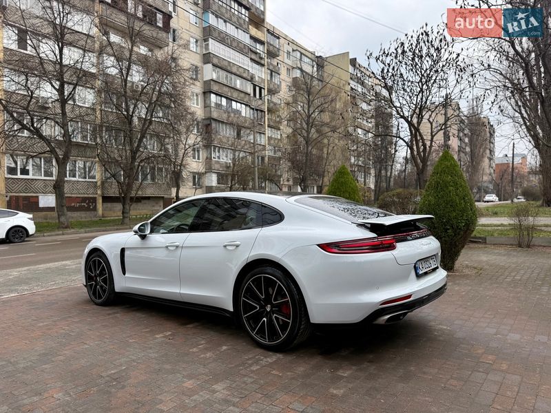 Фастбек Porsche Panamera 2017 в Києві