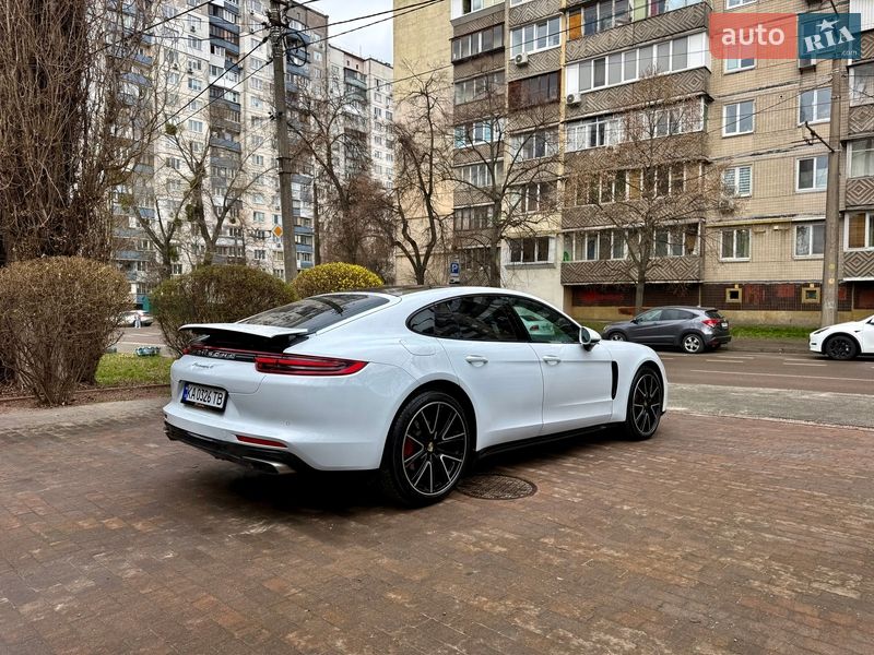 Фастбек Porsche Panamera 2017 в Києві