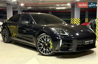 Фастбэк Porsche Panamera 2024 в Киеве