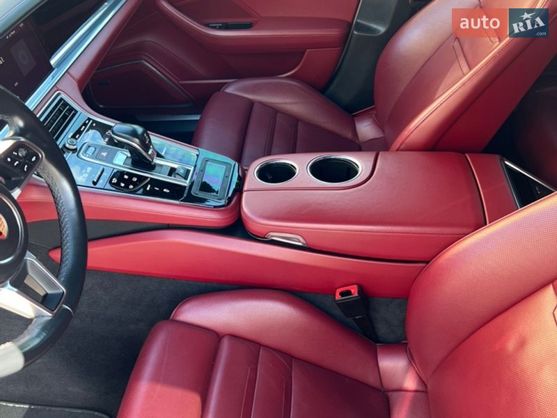 Фастбек Porsche Panamera 2018 в Києві