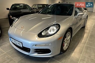 Фастбек Porsche Panamera 2014 в Києві