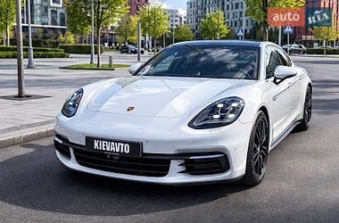 Фастбэк Porsche Panamera 2018 в Киеве