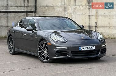 Фастбэк Porsche Panamera 2014 в Ровно