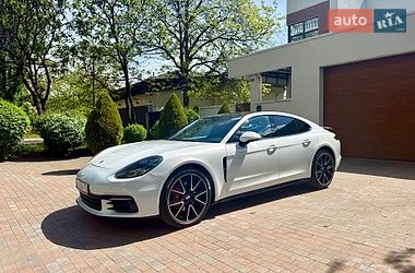 Фастбэк Porsche Panamera 2017 в Киеве