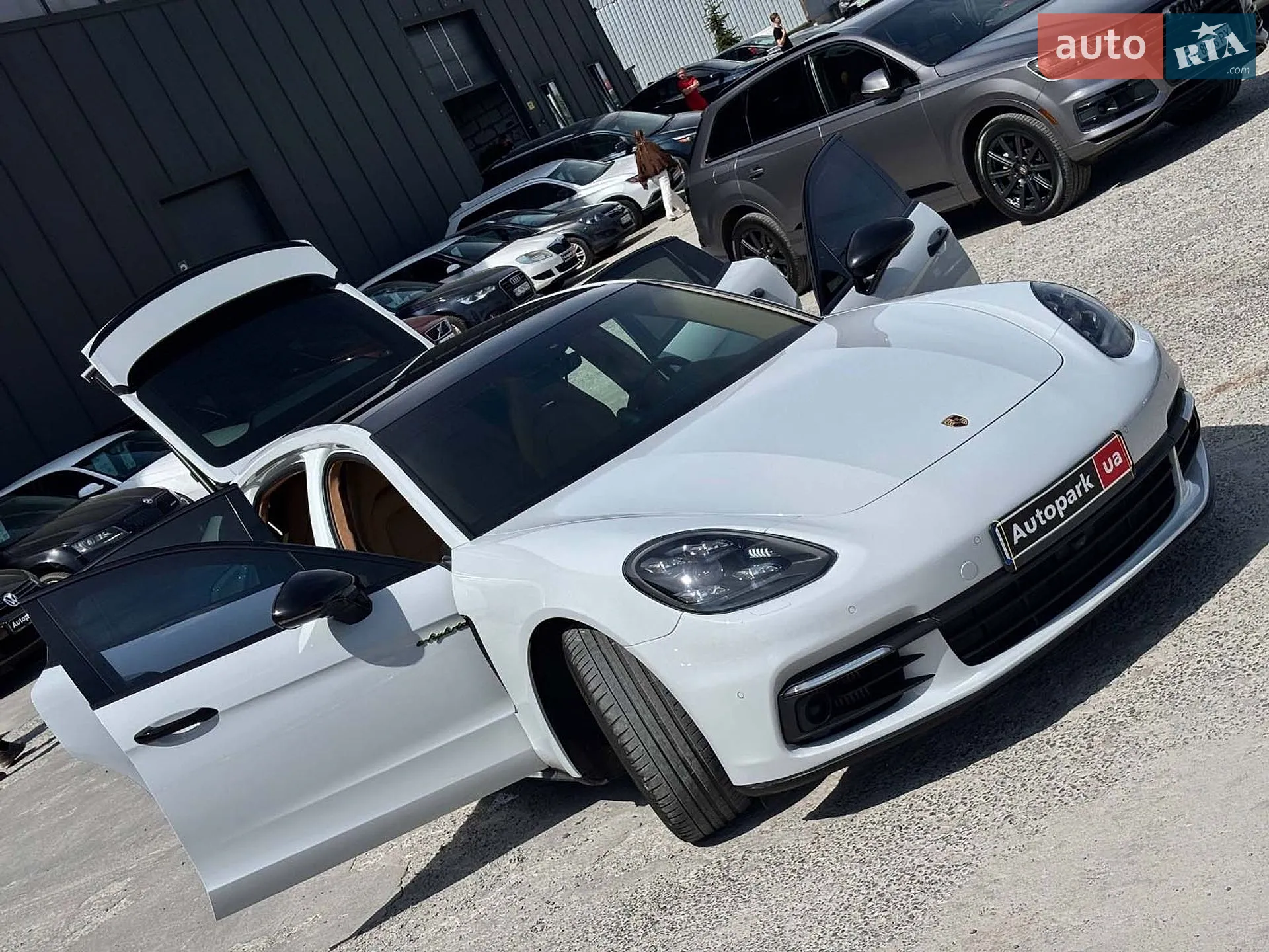 2017 Porsche Panamera - мініатюра 23