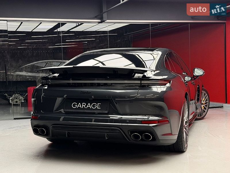 Фастбэк Porsche Panamera 2024 в Киеве