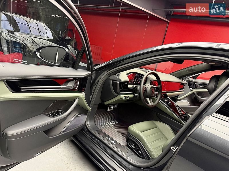 Фастбэк Porsche Panamera 2024 в Киеве