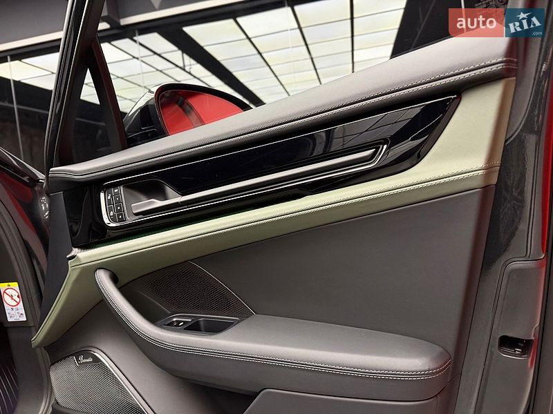 Фастбэк Porsche Panamera 2024 в Киеве