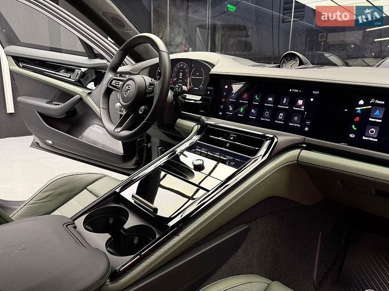 Фастбэк Porsche Panamera 2024 в Киеве