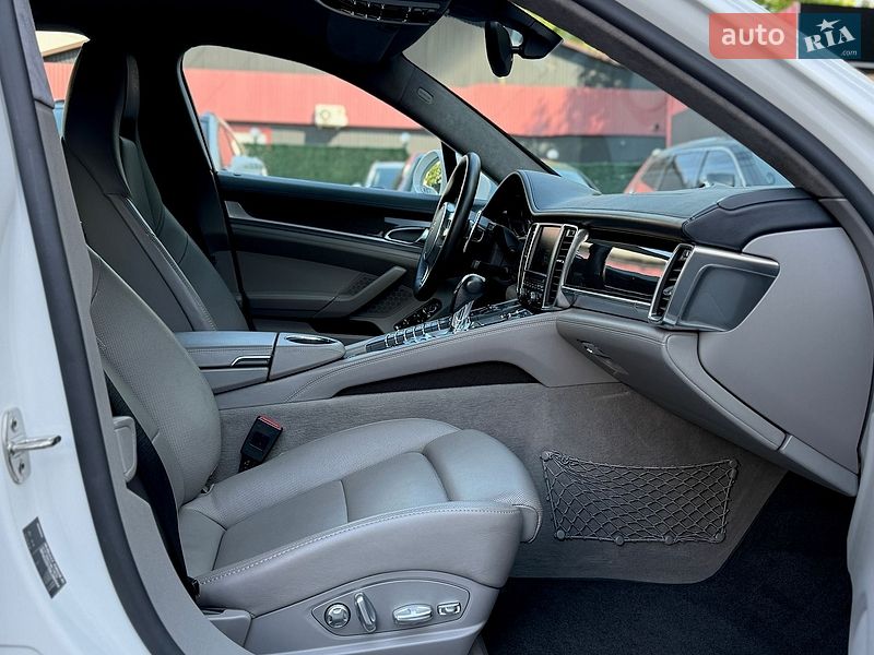 Фастбэк Porsche Panamera 2011 в Киеве