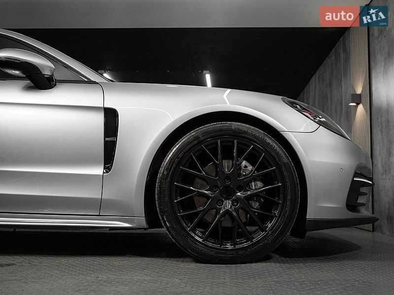 Фастбэк Porsche Panamera 2019 в Одессе