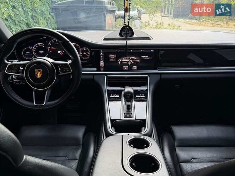 Фастбэк Porsche Panamera 2017 в Киеве