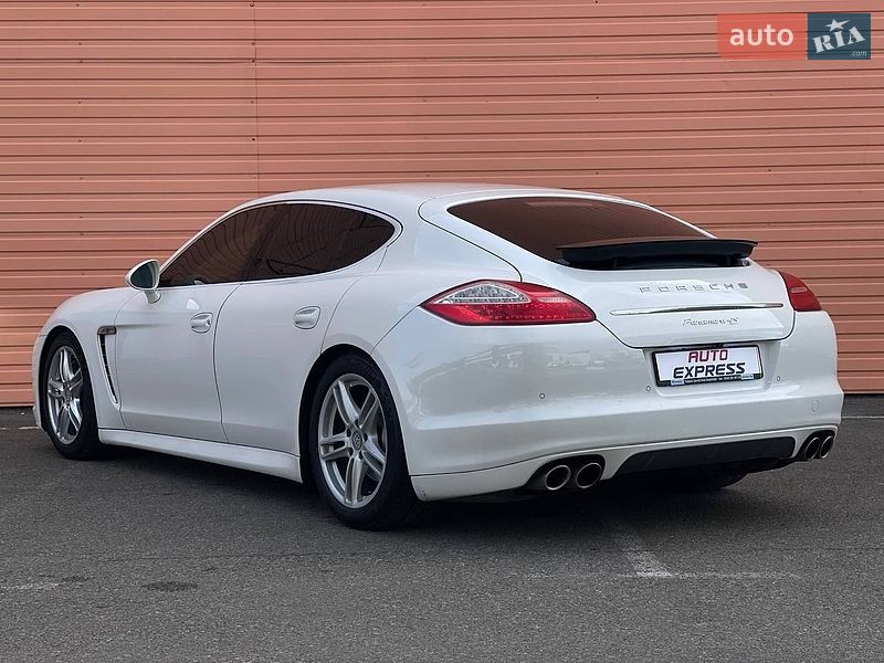 Фастбек Porsche Panamera 2012 в Києві