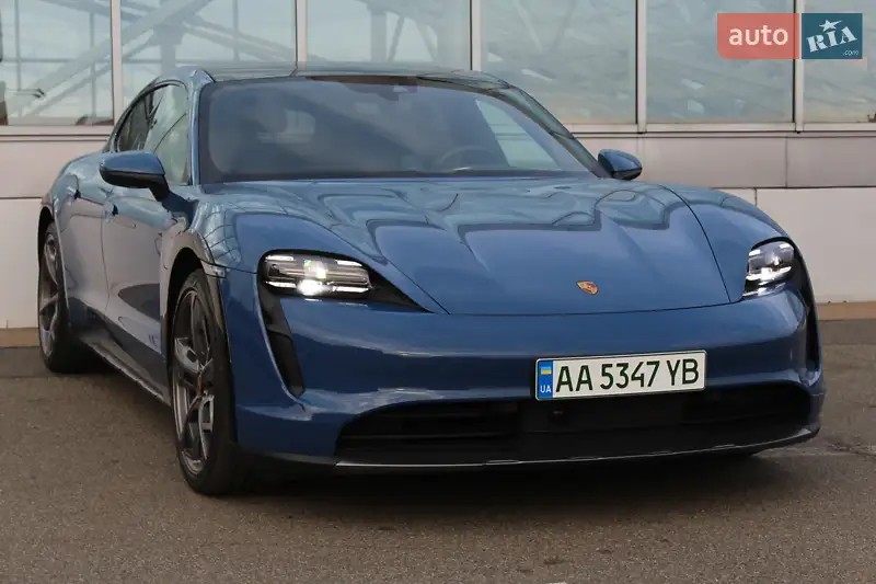 Универсал Porsche Taycan Cross Turismo 2023 в 