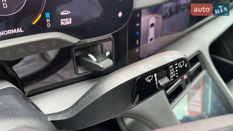 Седан Porsche Taycan Cross Turismo 2023 в Виннице
