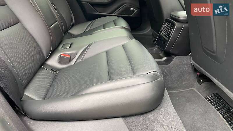 Седан Porsche Taycan Cross Turismo 2023 в Виннице