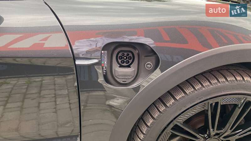 Седан Porsche Taycan Cross Turismo 2023 в Виннице