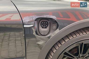 Седан Porsche Taycan Cross Turismo 2023 в 