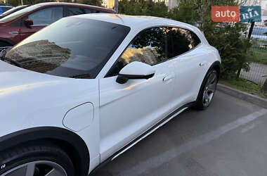 Универсал Porsche Taycan Cross Turismo 2021 в 