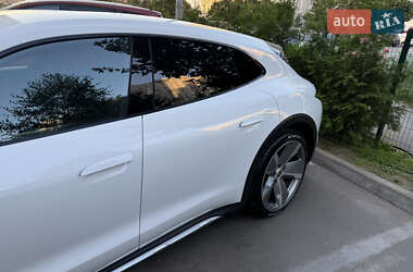 Универсал Porsche Taycan Cross Turismo 2021 в 