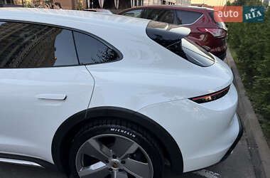Универсал Porsche Taycan Cross Turismo 2021 в 