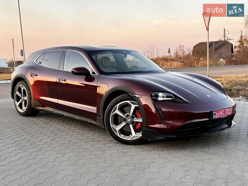 Porsche Taycan Cross Turismo 2021