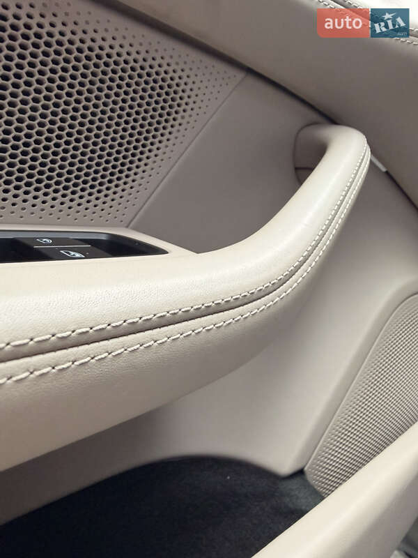 Универсал Porsche Taycan Cross Turismo 2023 в Киеве