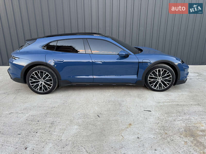 Porsche Taycan Cross Turismo 2023