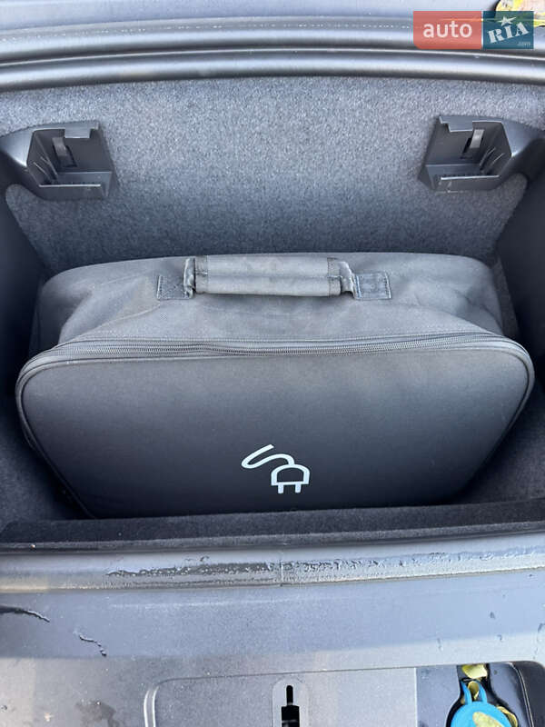 Седан Porsche Taycan Cross Turismo 2021 в Киеве фото 29 Седан Porsche Taycan Cross Turismo 2021 в Киеве