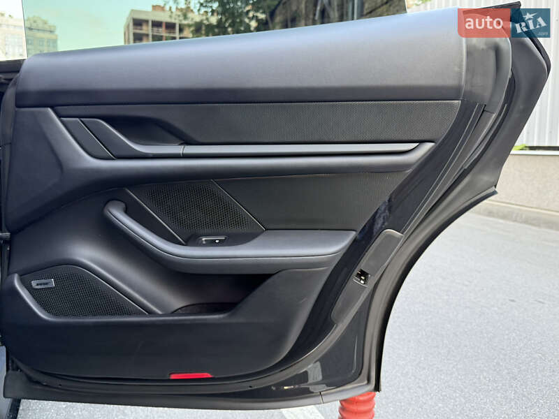 Універсал Porsche Taycan Cross Turismo 2023 в Києві