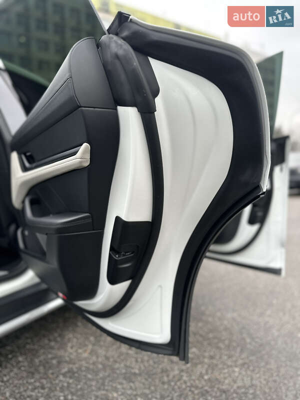 Универсал Porsche Taycan Cross Turismo 2021 в Киеве фото 11 Универсал Porsche Taycan Cross Turismo 2021 в Киеве