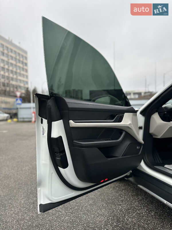 Универсал Porsche Taycan Cross Turismo 2021 в Киеве фото 20 Универсал Porsche Taycan Cross Turismo 2021 в Киеве