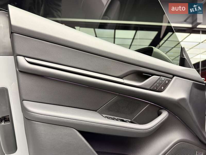 Універсал Porsche Taycan Cross Turismo 2023 в Києві